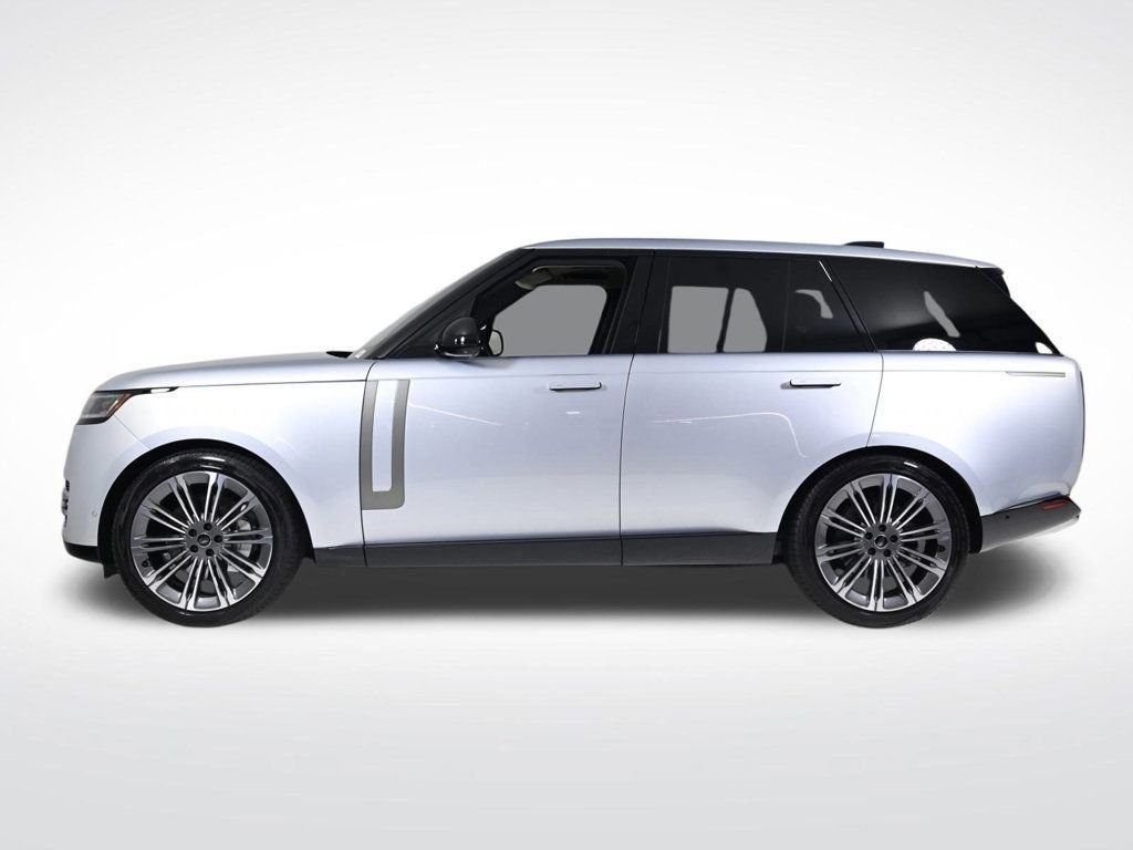 Used 2023 Land Rover Range Rover SE image 2