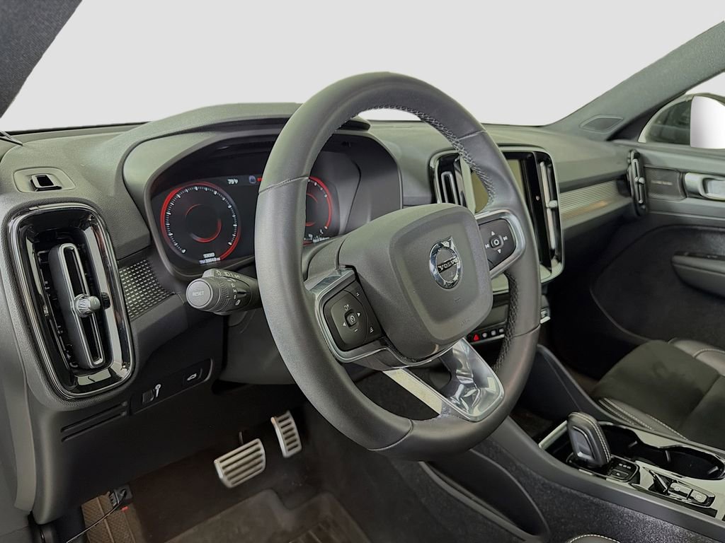Used 2022 Volvo XC40 T5 R-Design w/ Advanced Package image 6