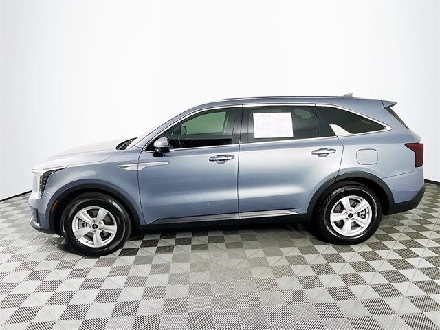 Used 2025 Kia Sorento LX image 5