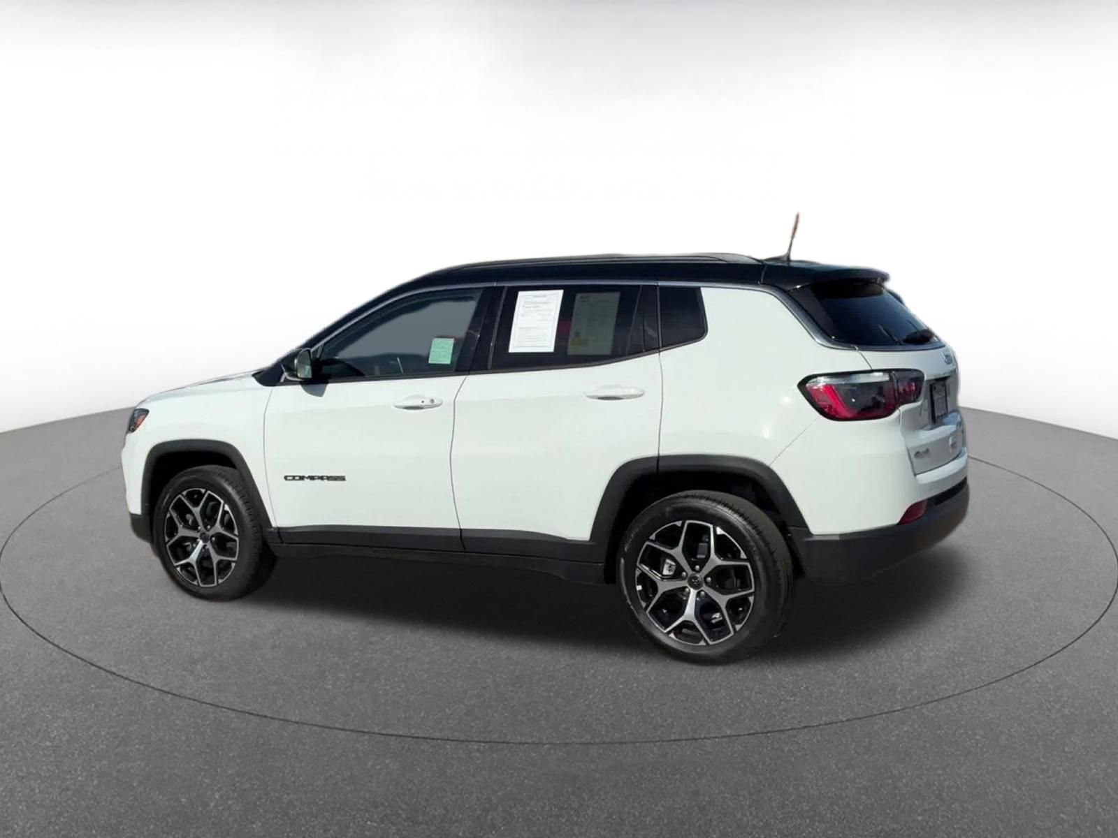 Used 2025 Jeep Compass Limited AWD/4WD image 10