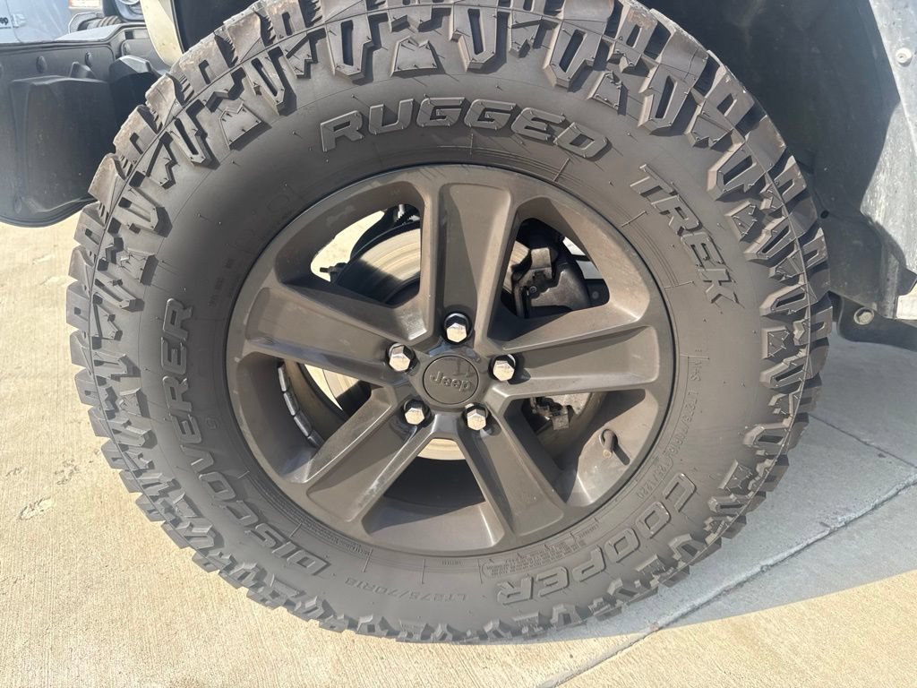 Used 2022 Jeep Wrangler Unlimited Sahara AWD/4WD image 10