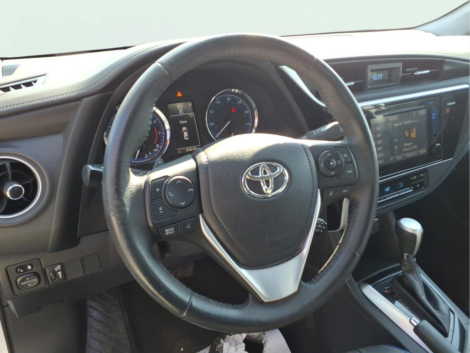 Used 2017 Toyota Corolla SE w/ SE Premium Package FWD image 8