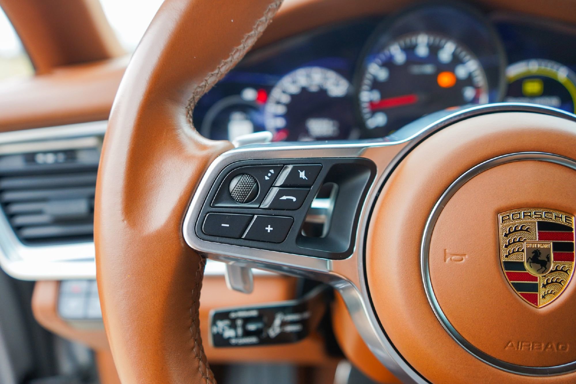 Used 2018 Porsche Panamera 4S image 12