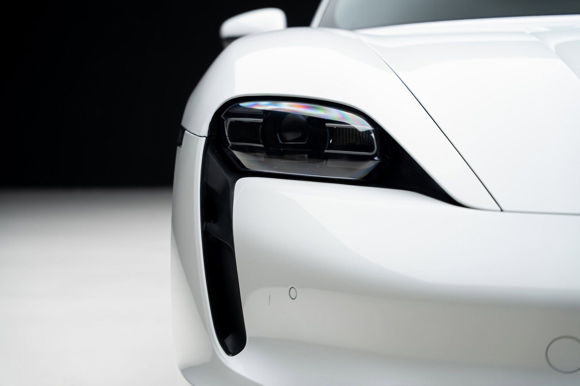 Used 2022 Porsche Taycan image 8