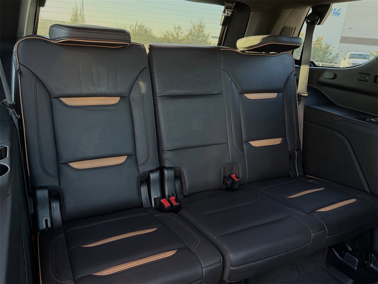 Used 2021 GMC Yukon AT4 w/ AT4 Premium Package image 27