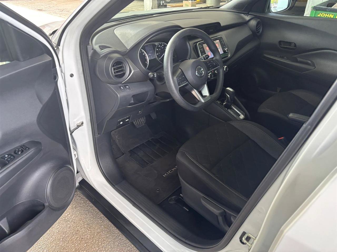 Used 2019 Nissan Kicks S FWD image 9