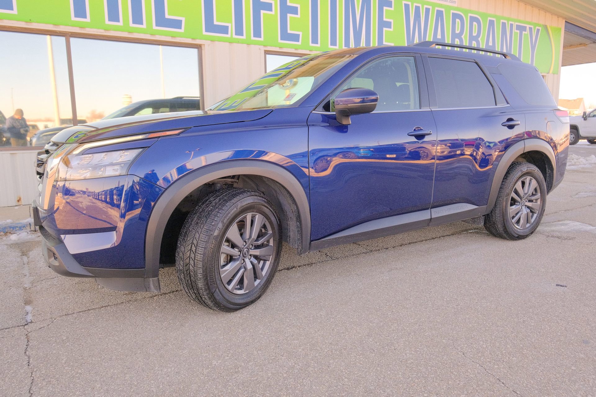 Used 2025 Nissan Pathfinder SV image 2