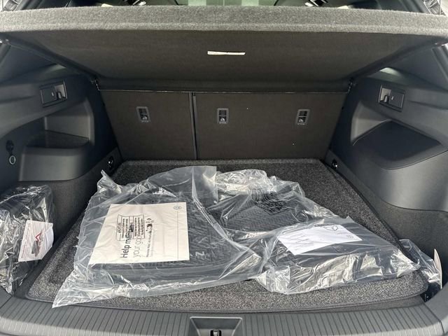 New 2026 Volkswagen Tiguan SEL R-Line AWD/4WD image 5