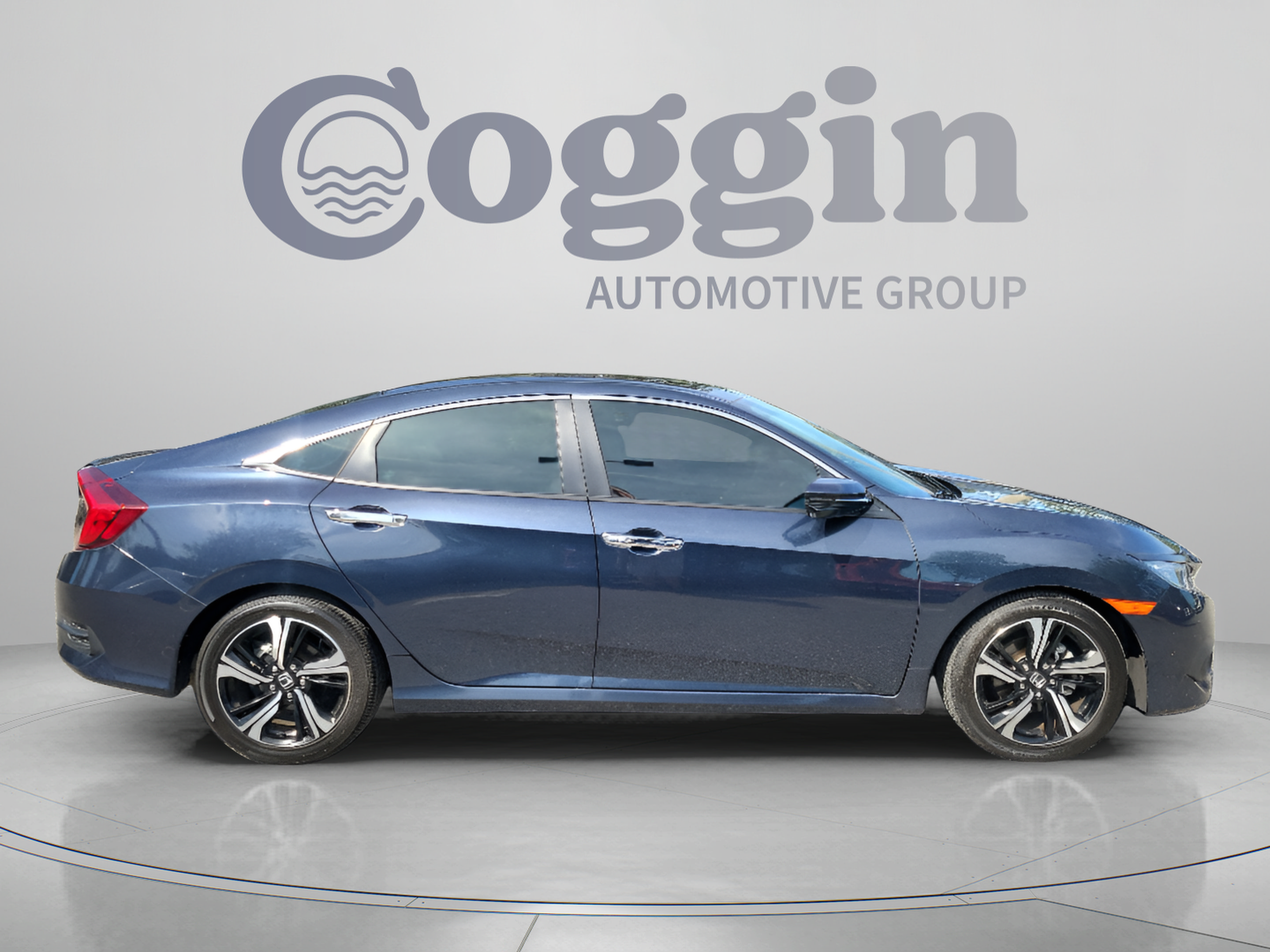 Used 2017 Honda Civic Touring image 4