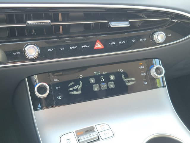 Certified 2026 Genesis GV70 2.5T Select AWD/4WD image 25