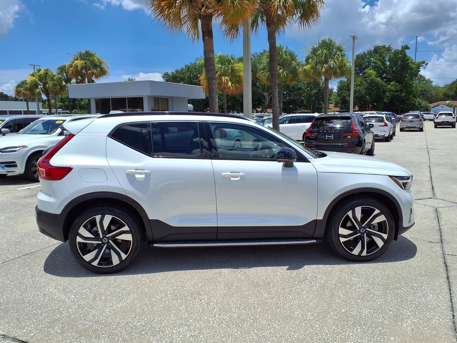 Certified 2023 Volvo XC40 B5 Ultimate w/ Protection Package Premier AWD/4WD image 8