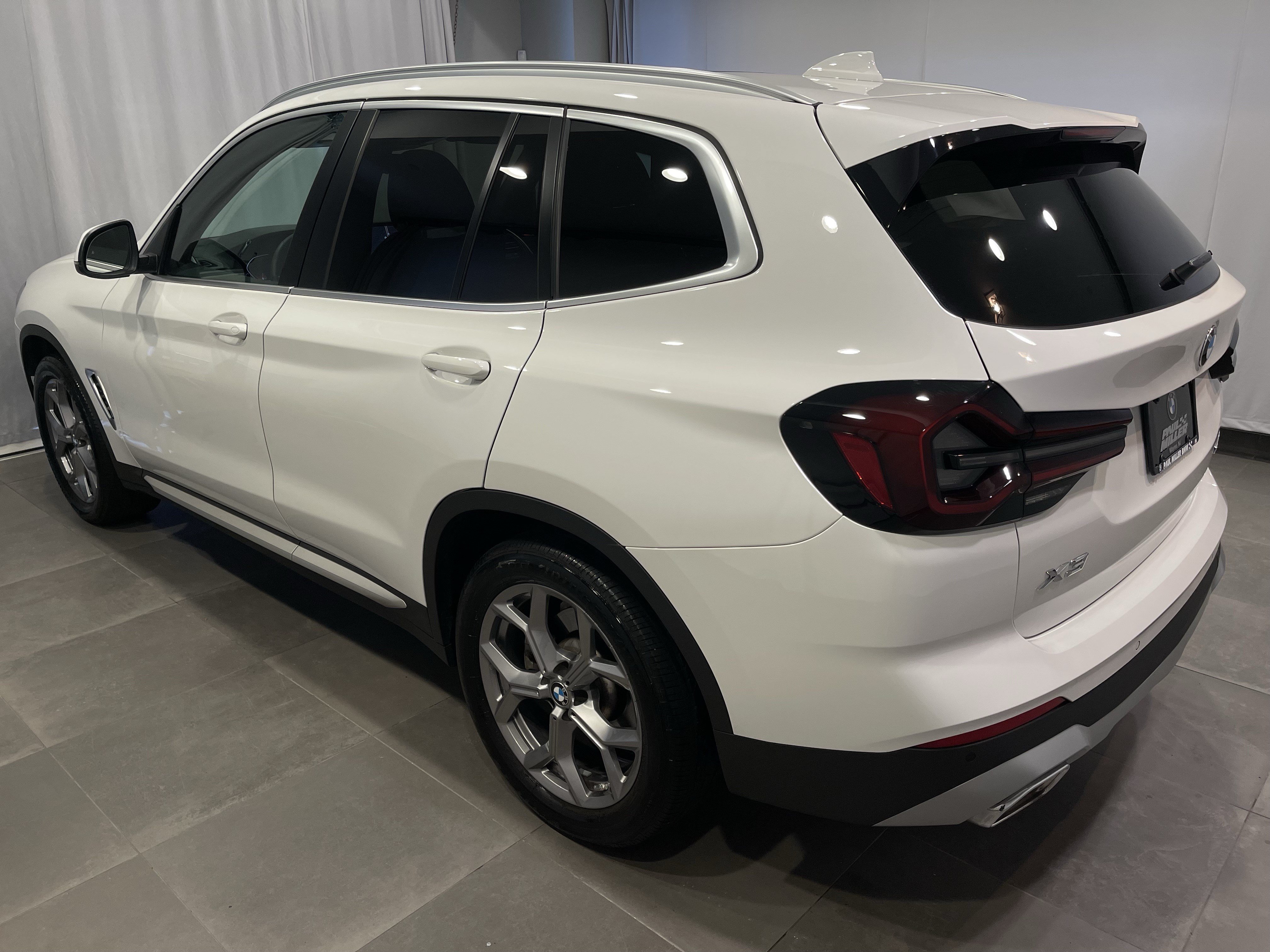 Certified 2024 BMW X3 xDrive30i w/ Premium Package AWD/4WD image 4