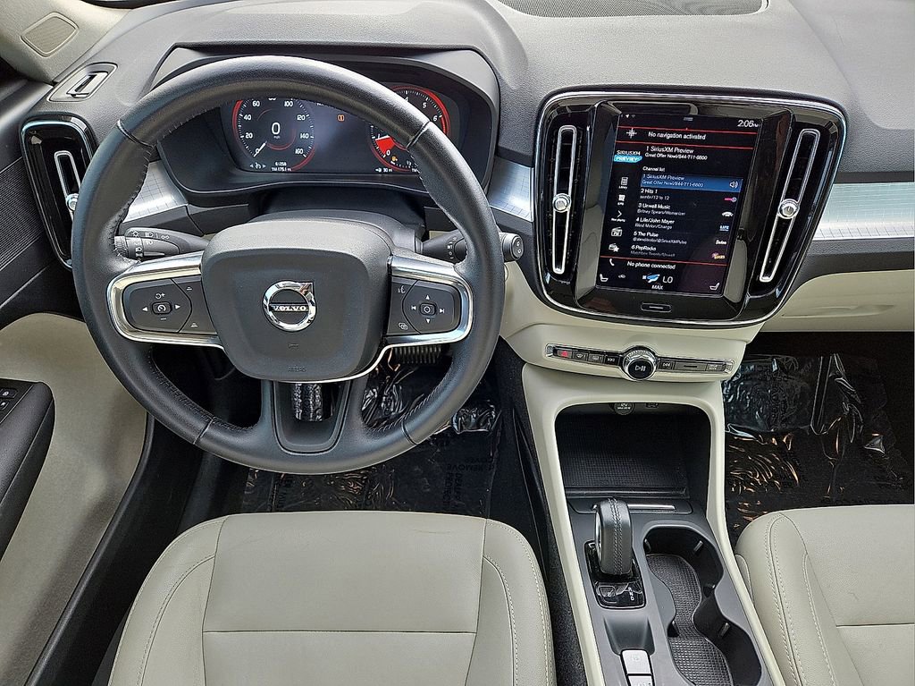 Certified 2021 Volvo XC40 T5 Momentum image 18