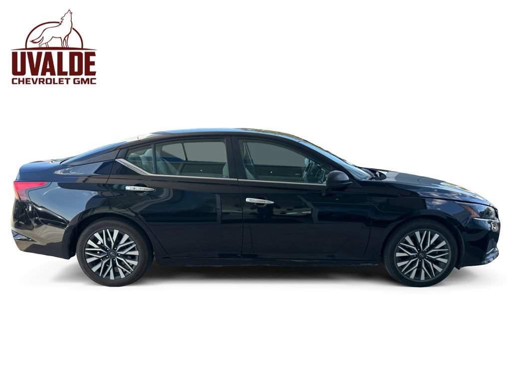 Used 2024 Nissan Altima 2.5 SV FWD image 6