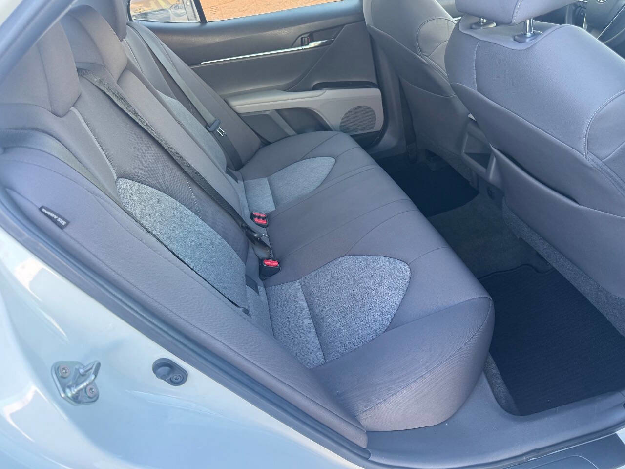 Used 2021 Toyota Camry LE FWD image 30