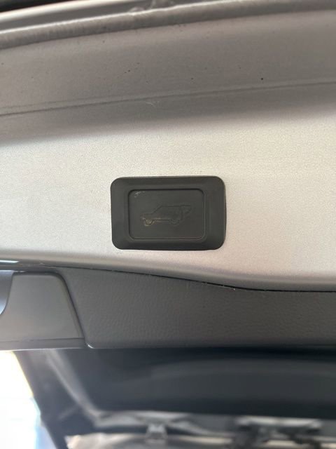 Used 2021 Toyota RAV4 XLE Premium AWD/4WD image 19