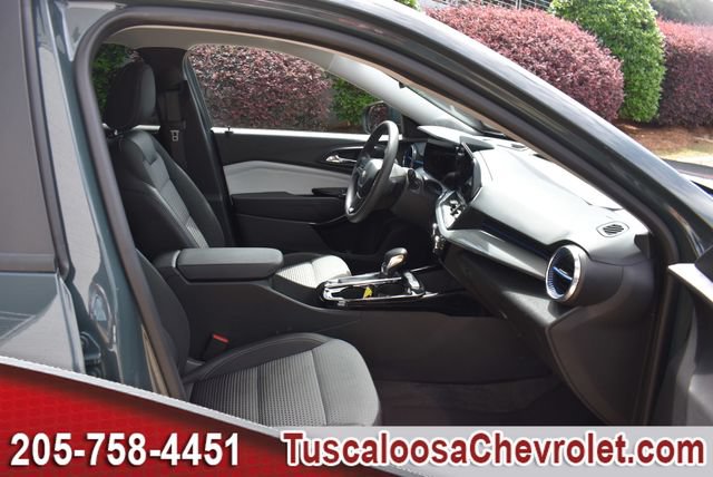 Used 2025 Chevrolet Trax LT FWD image 21