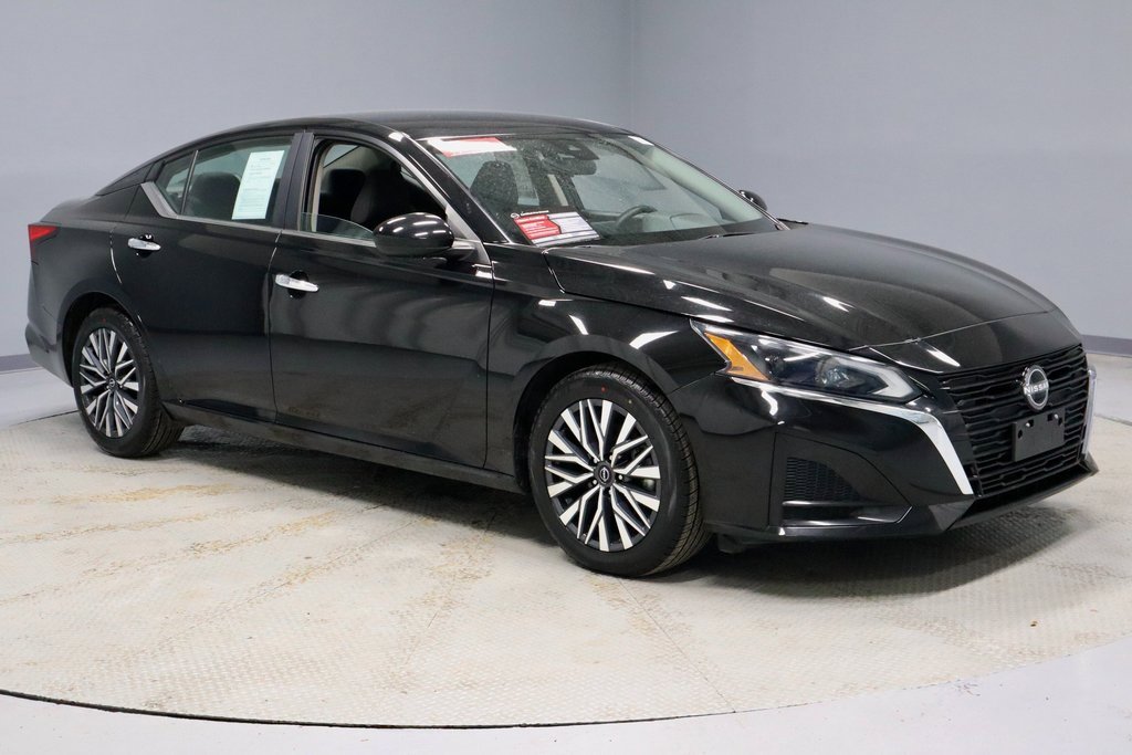 Certified 2023 Nissan Altima 2.5 SV image 1