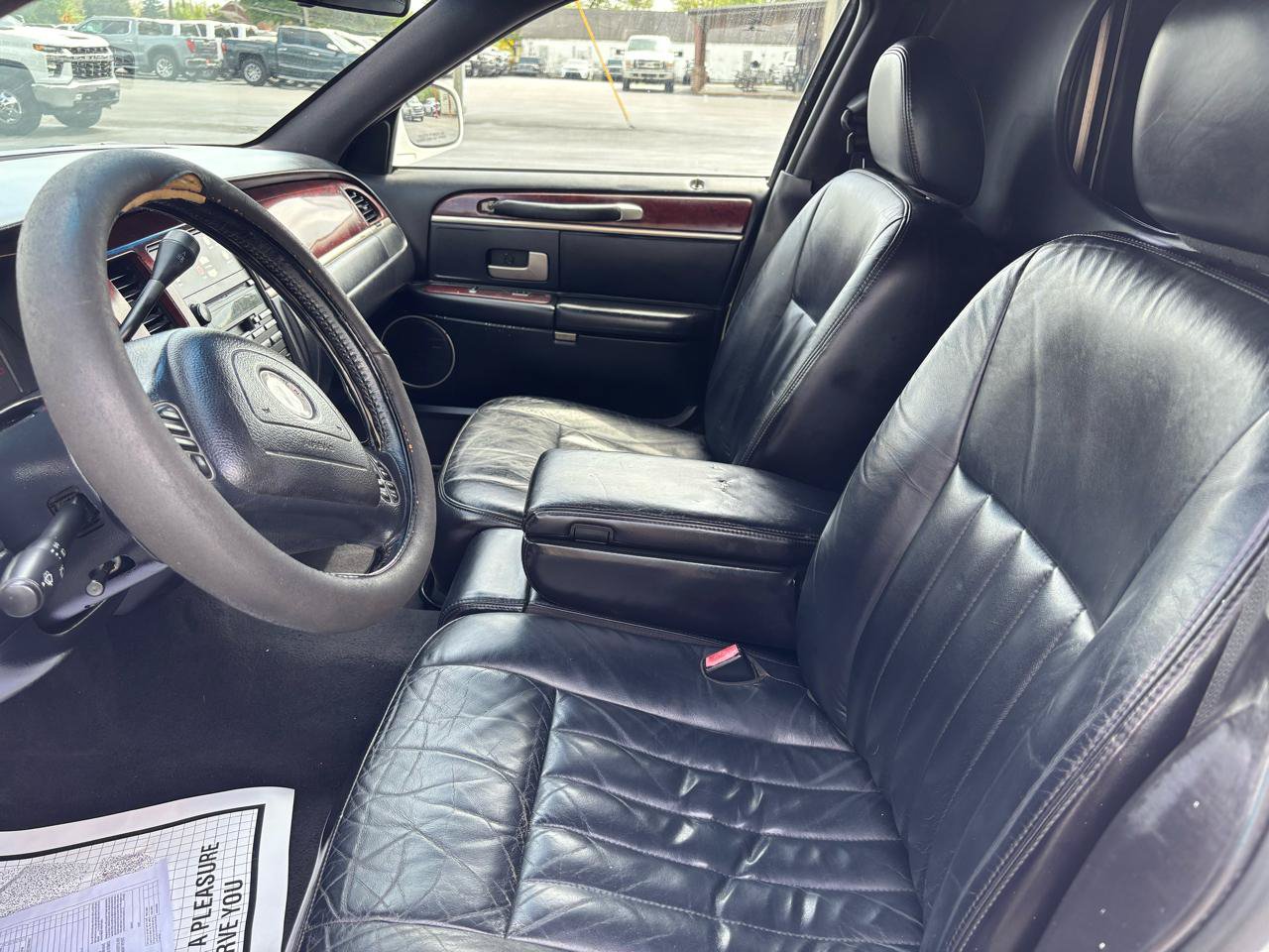 Used 2004 Lincoln Town Car Executive RWD image 14