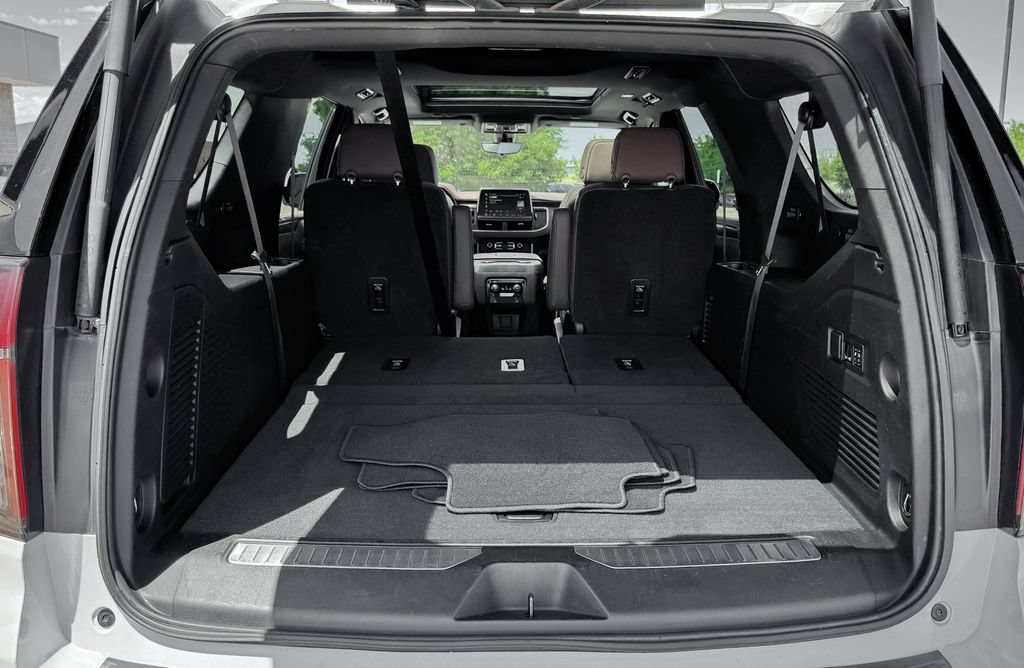 Used 2022 Chevrolet Suburban High Country AWD/4WD image 9