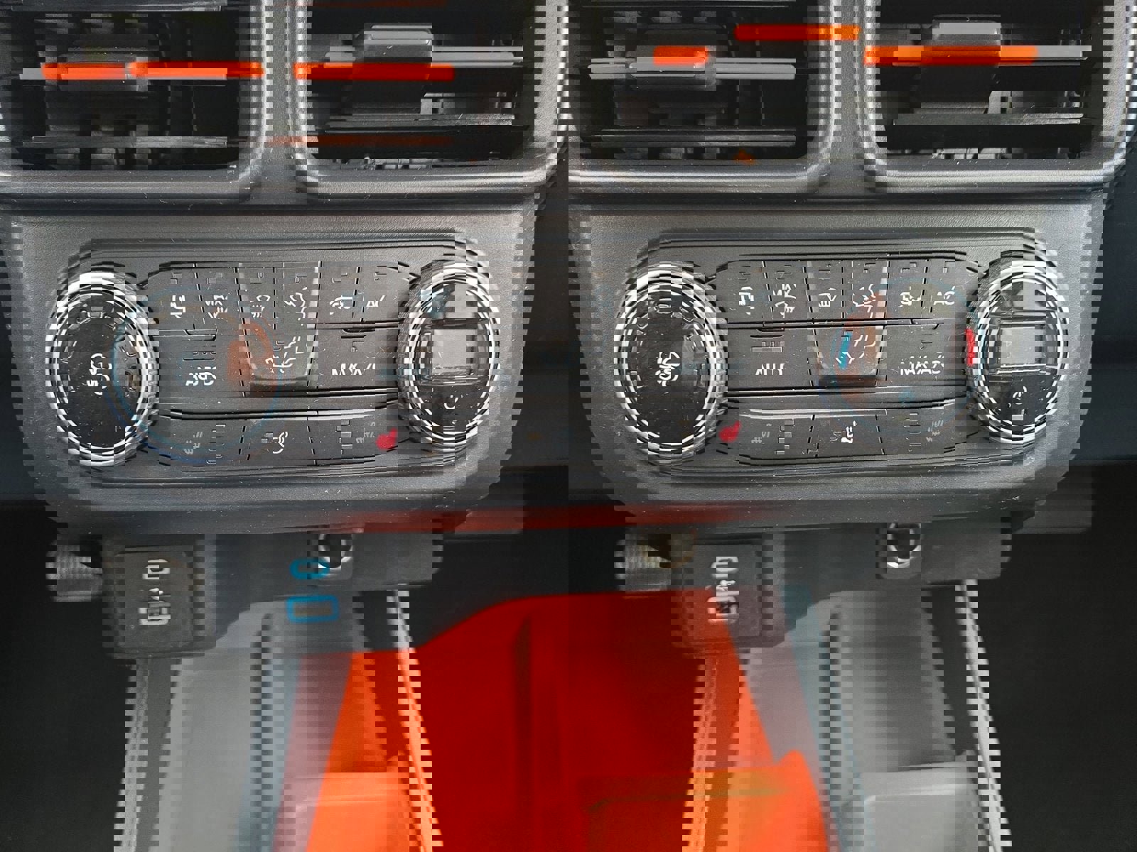 Certified 2022 Ford Maverick XLT w/ XLT Luxury Package image 20