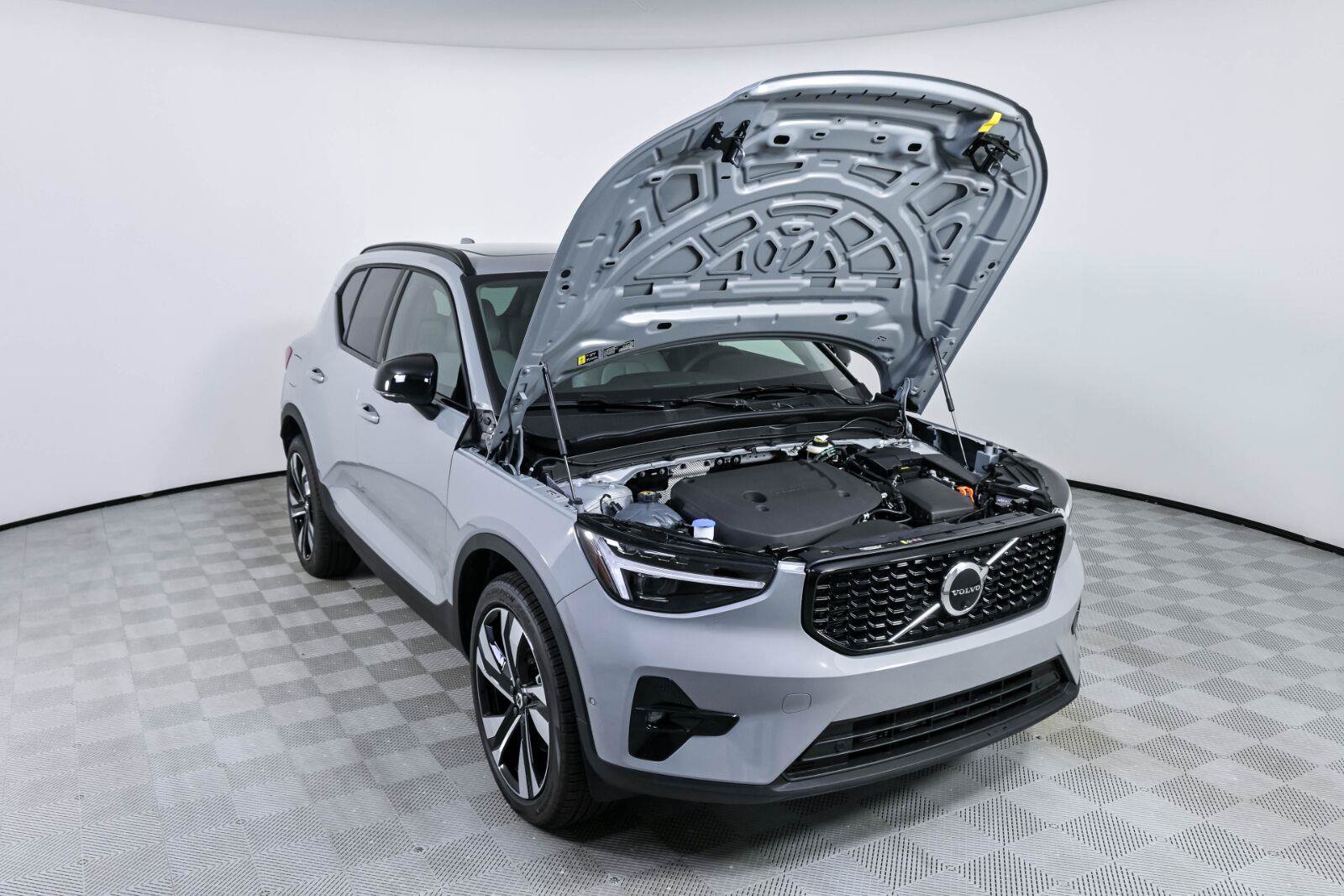 New 2026 Volvo XC40 B5 Plus w/ Climate Package AWD/4WD image 33