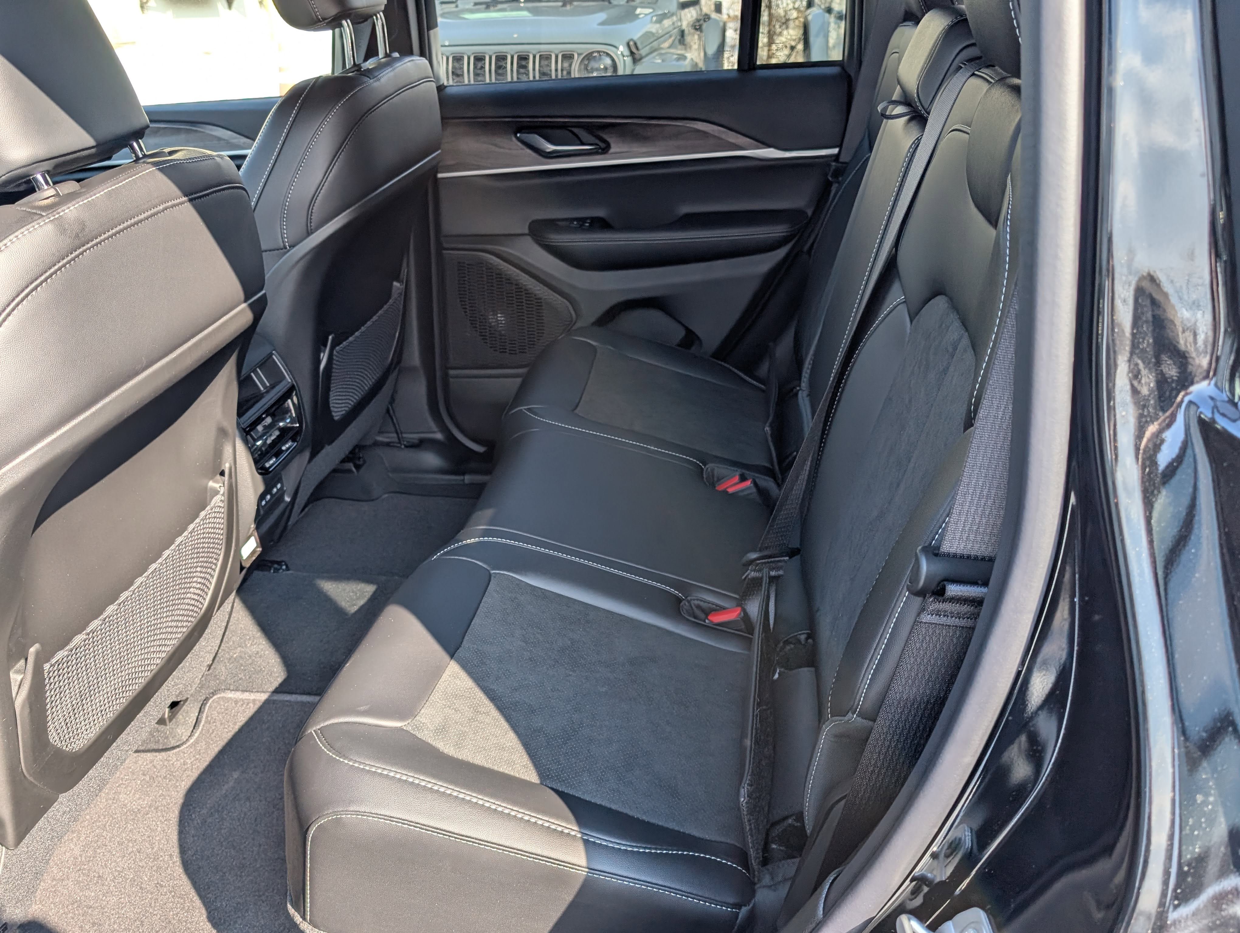 New 2026 Jeep Grand Cherokee Altitude image 10