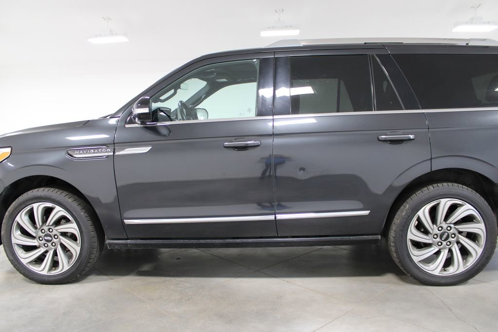 Used 2023 Lincoln Navigator Reserve image 6