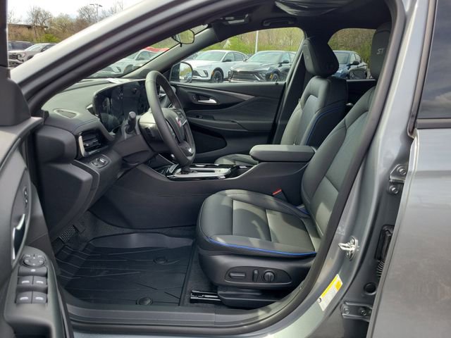 New 2026 Buick Envista Sport Touring w/ Convenience I Package FWD image 17