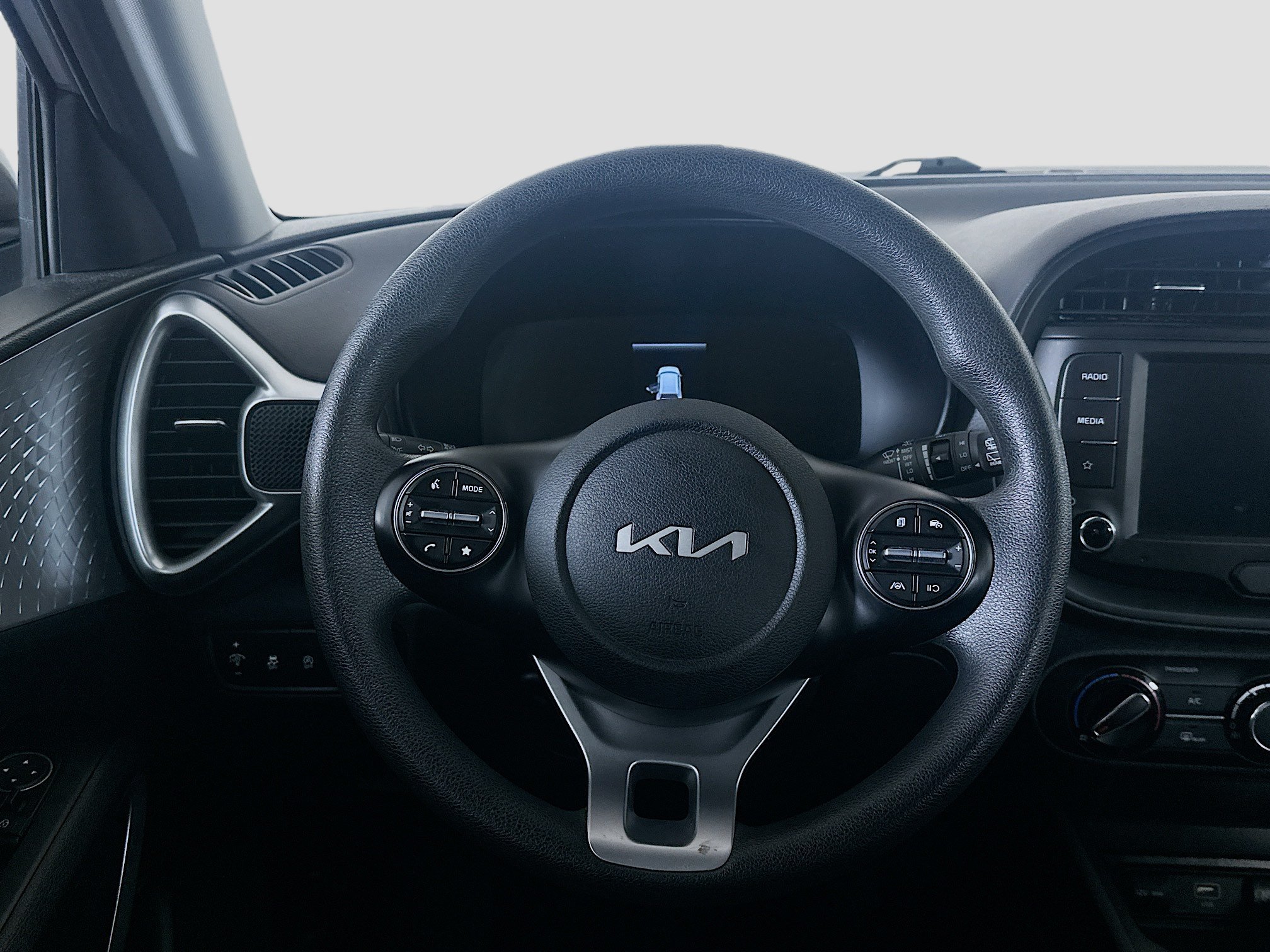 Used 2025 Kia Soul LX w/ LX Technology Package FWD image 18