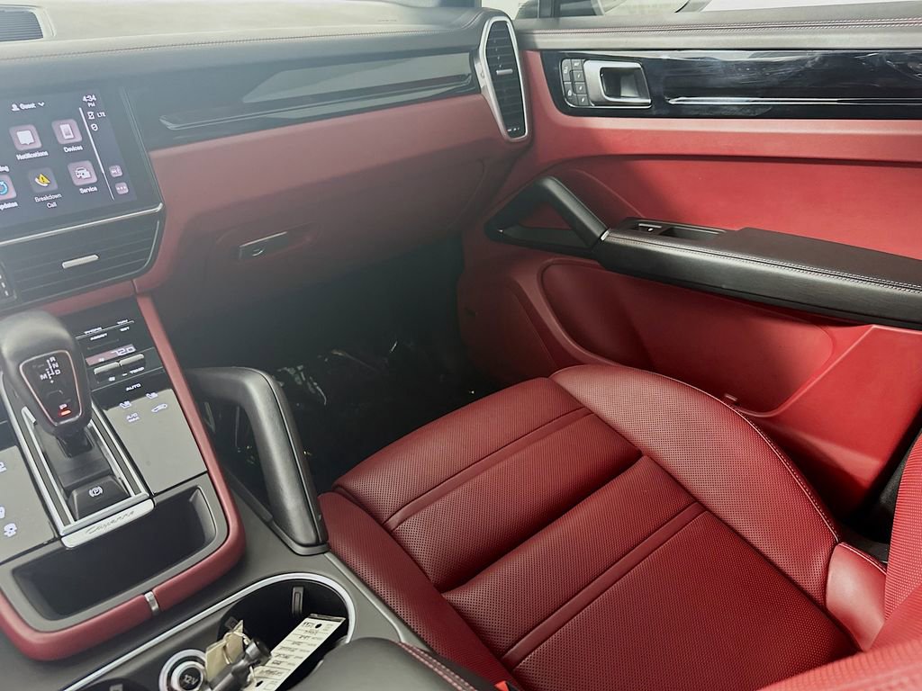 Certified 2023 Porsche Cayenne Platinum Edition image 25