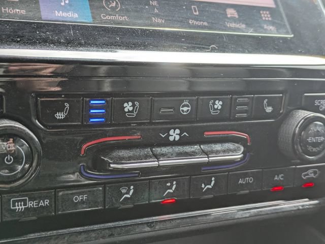 Used 2022 Jeep Grand Cherokee Overland AWD/4WD image 23