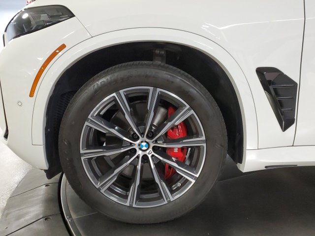 Used 2025 BMW X5 xDrive40i w/ M Sport Package AWD/4WD image 38
