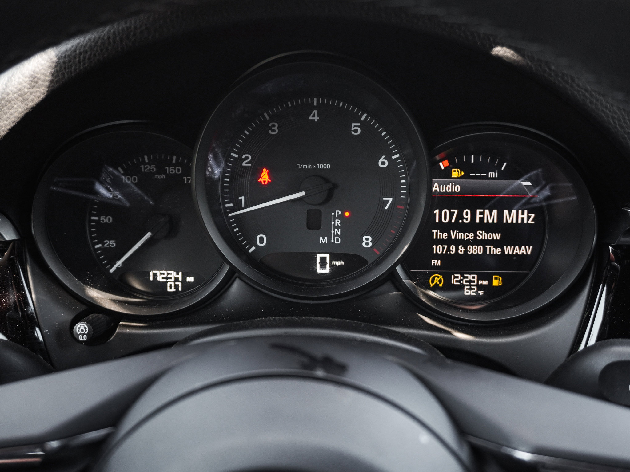 Used 2025 Porsche Macan AWD/4WD image 22