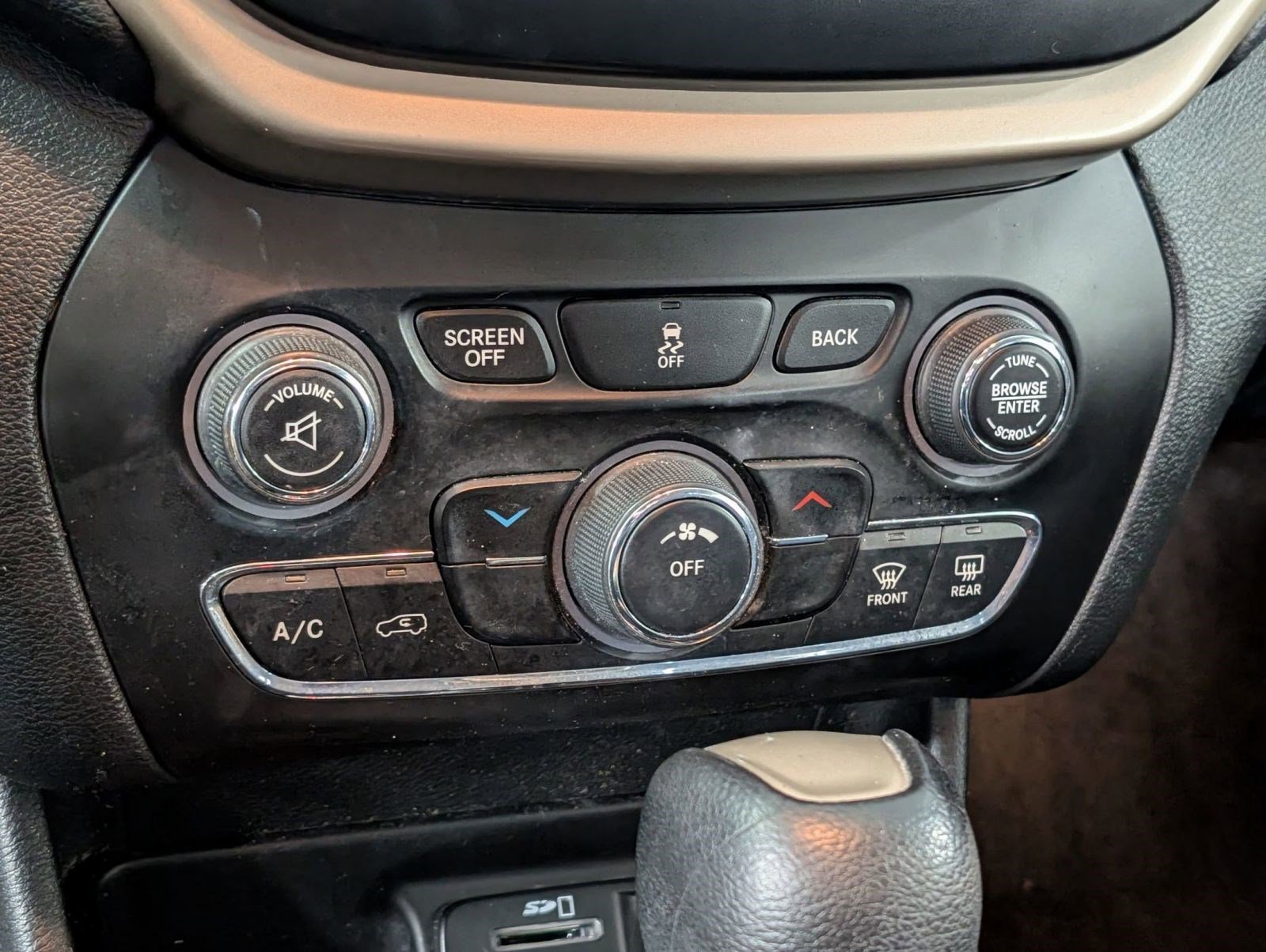 Used 2016 Jeep Cherokee Latitude image 18