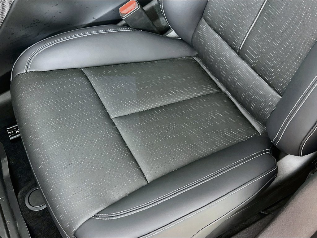 New 2027 Cadillac Optiq Premium Sport w/ LPO, Floor Liner Package AWD/4WD image 24