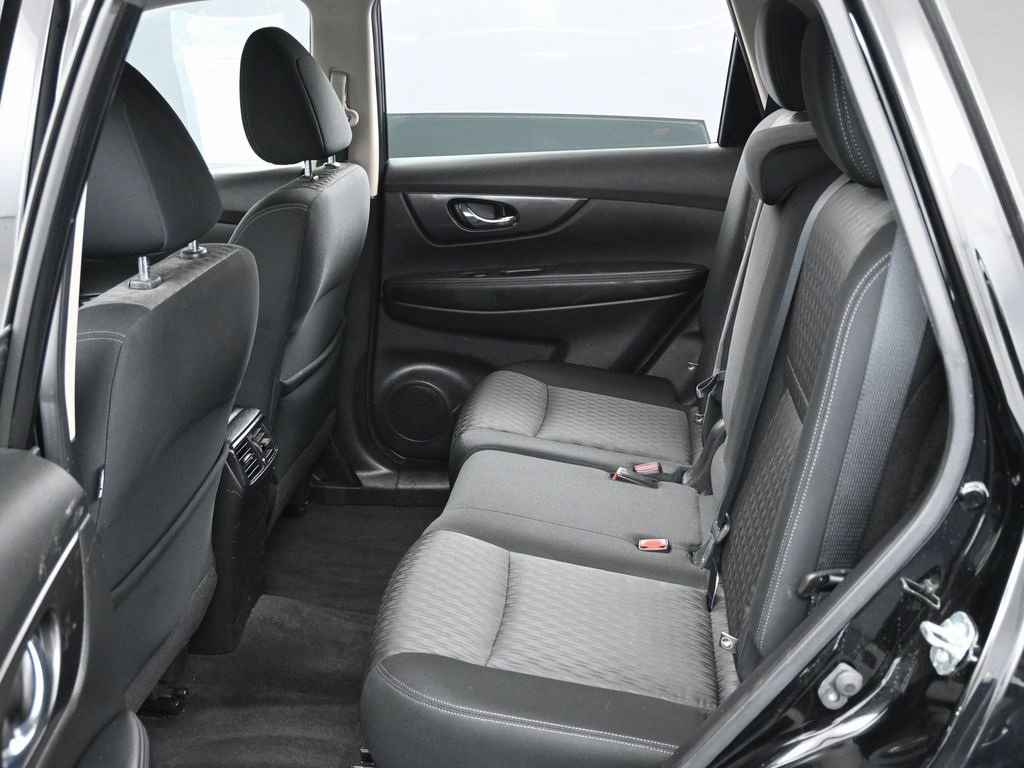 Used 2020 Nissan Rogue SV image 30