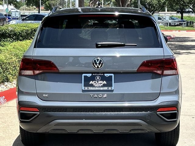Used 2024 Volkswagen Taos SE w/ MDO Package FWD image 5