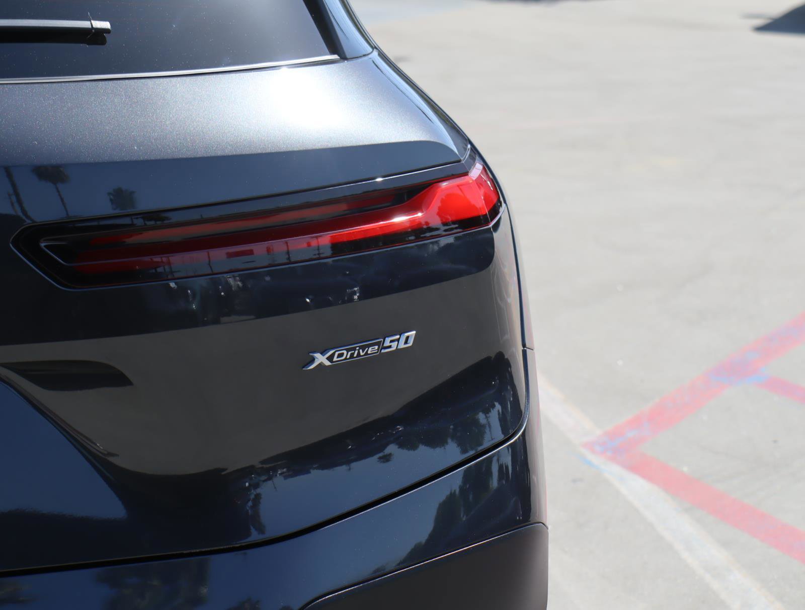 Used 2025 BMW iX xDrive50 image 6
