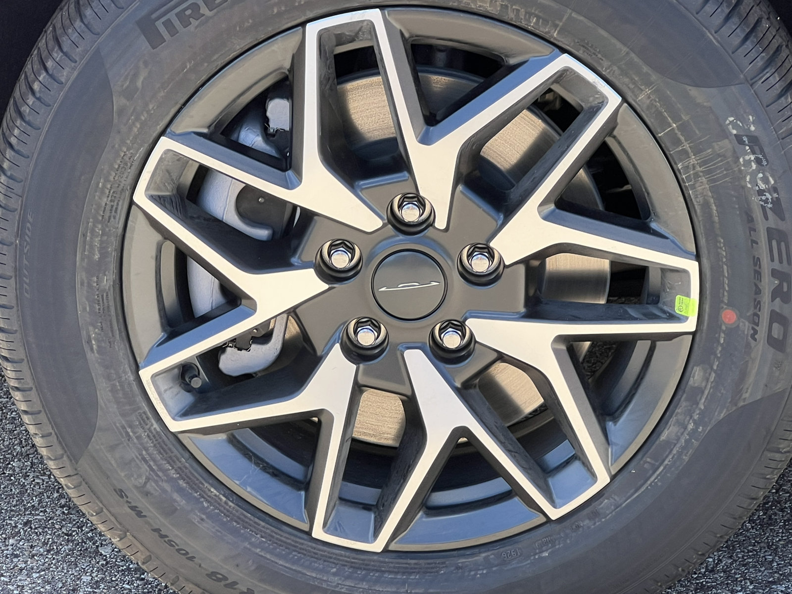 New 2027 Chrysler Pacifica Limited AWD/4WD image 8