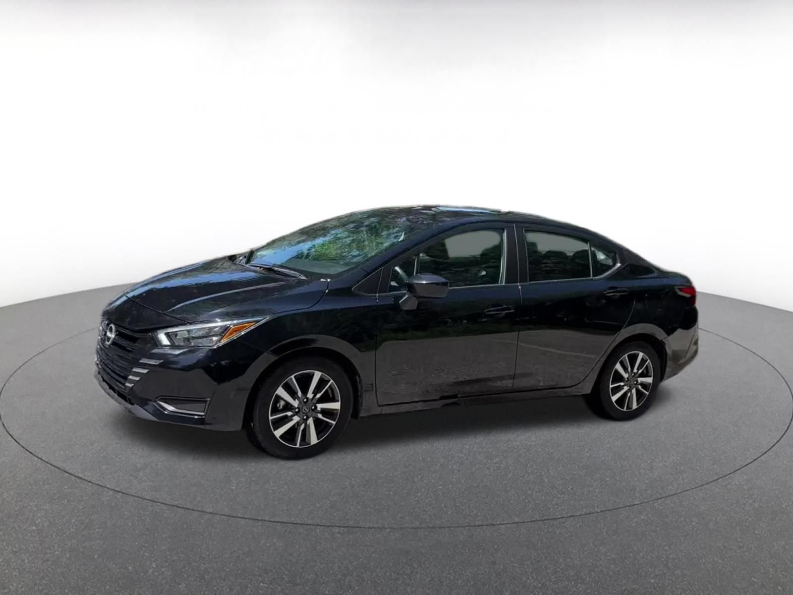 Used 2025 Nissan Versa SV FWD image 7