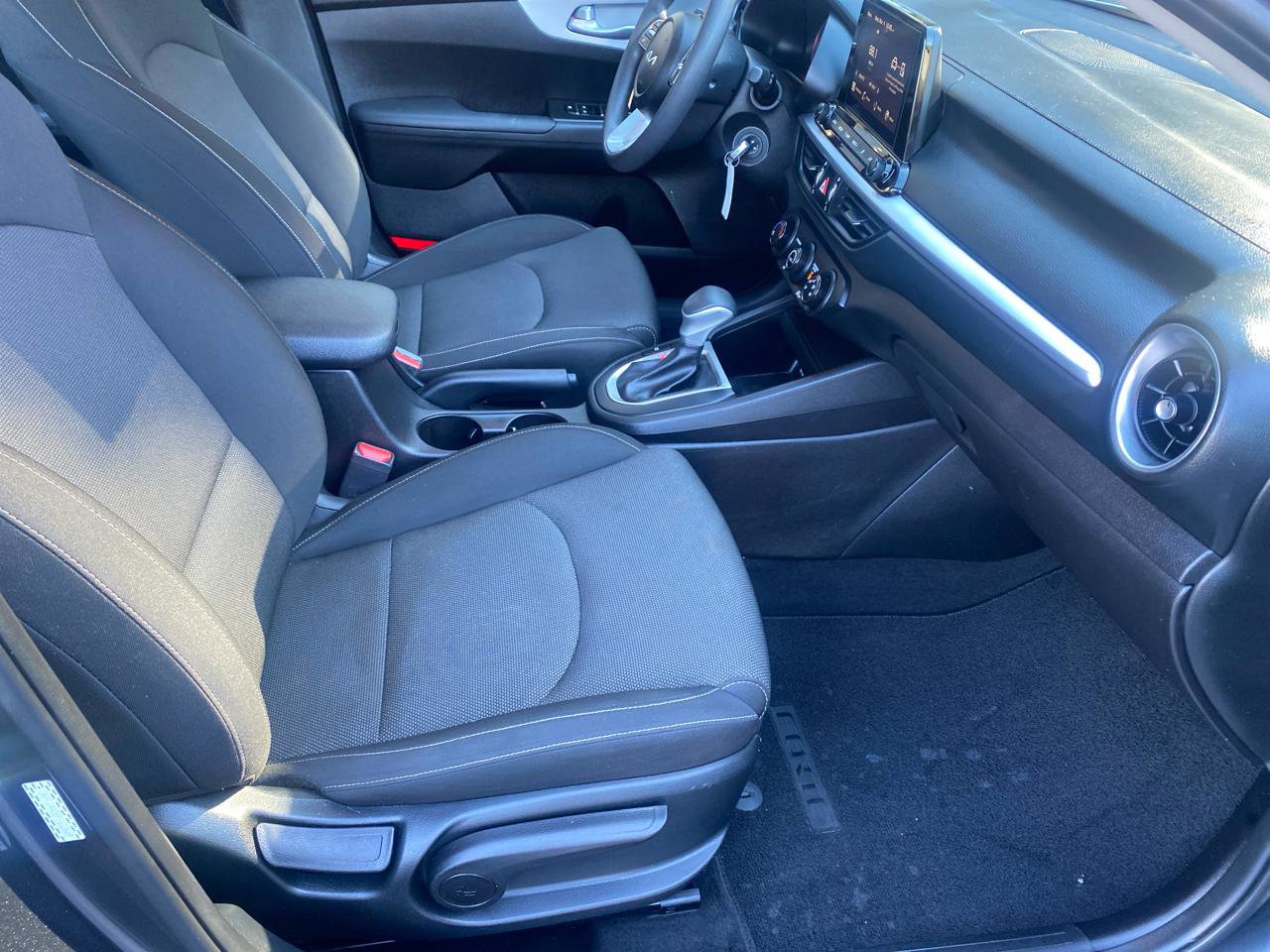 Used 2023 Kia Forte LX image 7