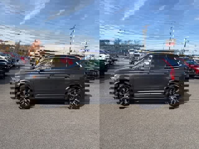 Used 2023 Volvo XC90 B6 Plus w/ Protection Package image 4