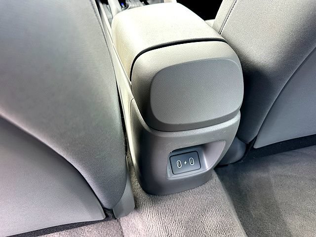 Certified 2025 Hyundai Elantra SE w/ Cargo Package FWD image 20