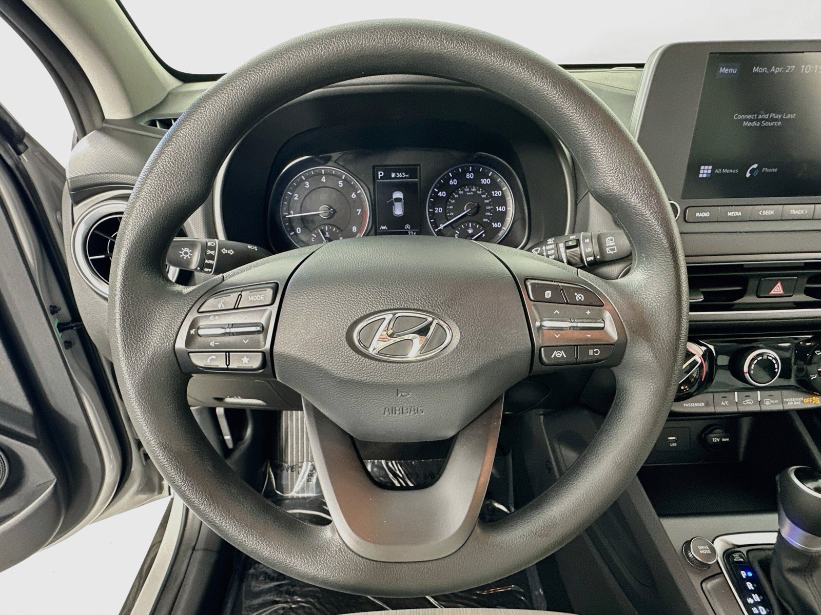 Used 2023 Hyundai Kona SEL FWD image 11