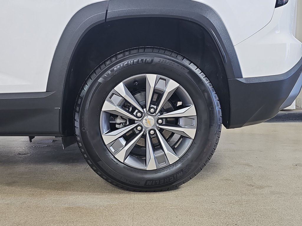 Certified 2025 Chevrolet Equinox LT w/ Safety and Technology Package AWD/4WD image 38