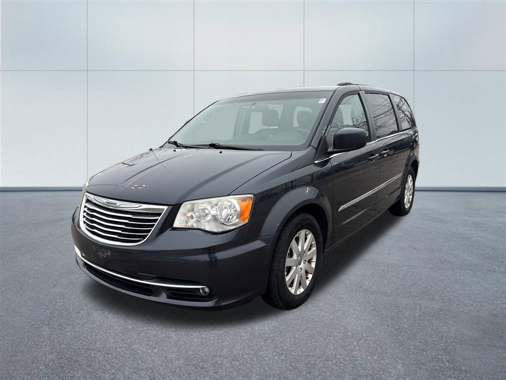 Used 2014 Chrysler Town & Country Touring image 2