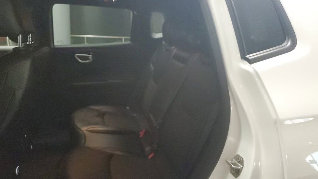 Used 2026 Jeep Compass Latitude image 13