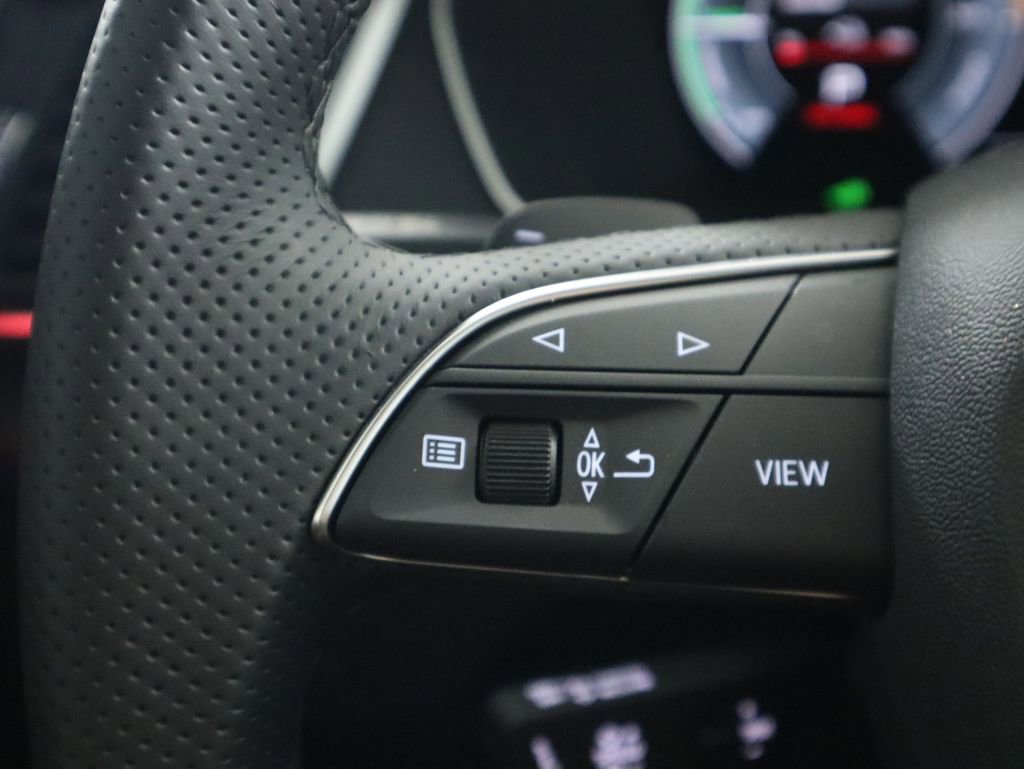 Used 2025 Audi Q5 e Premium Plus w/ Premium Plus Package image 12