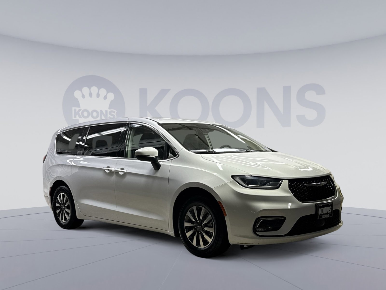 Used 2023 Chrysler Pacifica Touring-L image 14